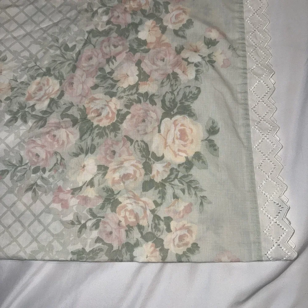 Vintage Tastemaker Percale Standard Pillowcase Green Rose Trellis Floral Lace
